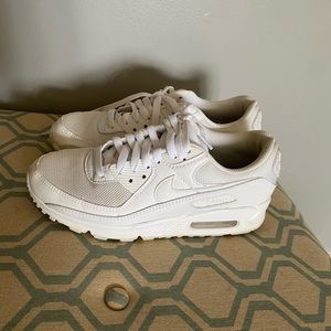 White Nike Air Max
